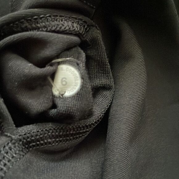 Lululemon High waisted mesh back legging tights Size 6/ Pristine - Picture 4 of 4